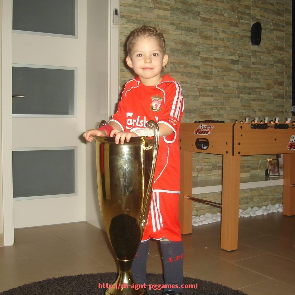 pg电子在线下载-拜仁足球俱乐部与意甲球队的关系